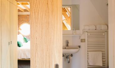 Bild von Deluxe Double Room (Green Room)-1 Queen Bed Non Refundable Free WiFi Free self parking Free breakfast