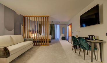 Bild von Superior Suite-1 Queen Bed and 1 Queen Sofa Bed Non Refundable Free WiFi