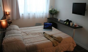 Bild von STANDARD STUDIO (DOUBLE BED)-1 Queen Bed Non Refundable Free self parking Free WiFi