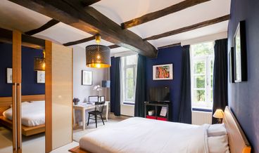 Bild von Family Studio, 2 Bedrooms-1 Double Bed and 2 Twin Beds Free WiFi Free self parking