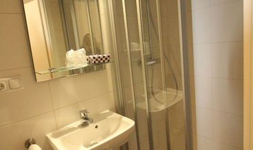 Bild von Double Room, Private Bathroom-1 Queen Bed Free WiFi Free self parking