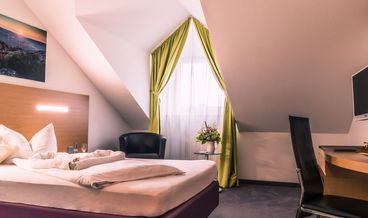 Bild von Double Room-1 King Bed Free WiFi Breakfast buffet Free self parking