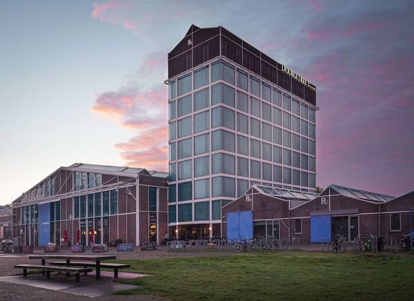 DoubleTree by Hilton Hotel Amsterdam - NDSM Wharf - Zimmer, 1 Queen-Bett, Nichtraucher, ohne besonderen Ausblick - GENERAL
