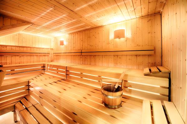 Holiday Inn Munich South - Sparfuchs Special - WELLNESS