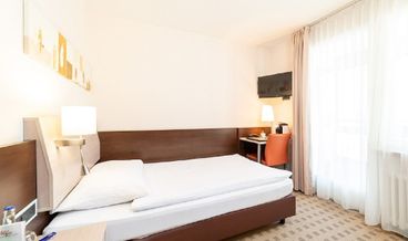 Bild von Modern Comfort Room-1 Double Bed Non Refundable Free WiFi Free self parking