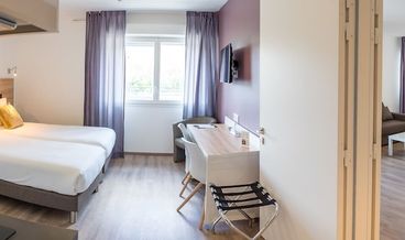 Bild von Comfort Studio (Double Bed)-1 Queen Bed Non Refundable Free WiFi