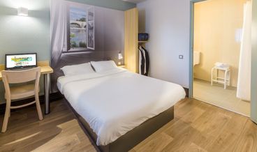 Bild von Double Room, Non Smoking-1 Double Bed Free WiFi Free self parking