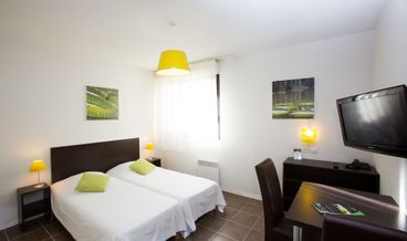 Bild von Standard Studio (Twin Beds)-2 Large Twin Beds Breakfast buffet Free self parking Free WiFi