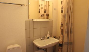 Bild von Economy Room, Shared Bathroom-1 Twin Bunk Bed Non Refundable Free WiFi Free self parking