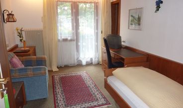 Bild von Double Room, Balcony, City View-1 Queen Bed Free WiFi Free self parking