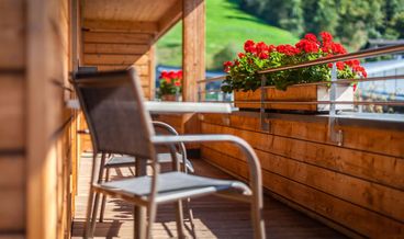 Bild von Classic Triple Room, Balcony, Mountain View-1 Queen Bed and 1 Twin Sofa Bed Free WiFi Breakfast buffet Free self parking