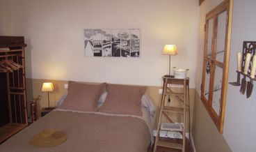 Bild von Triple Room (Senséenne)-1 Double Bed and 1 Twin Bed Free breakfast Free self parking Free WiFi