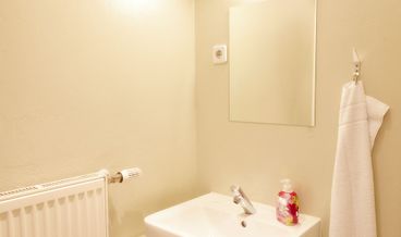 Bild von Basic Twin Room, Shared Bathroom-2 Twin Beds Non Refundable Free WiFi