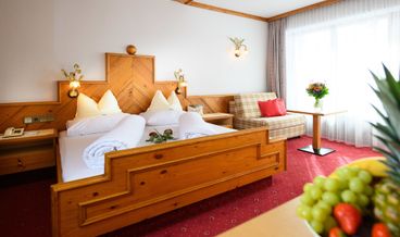 Bild von Double Room ("de Luxe" - North Side Haus Residenz)-1 Double Bed and 1 Twin Sofa Bed Free WiFi Breakfast buffet Free self parking