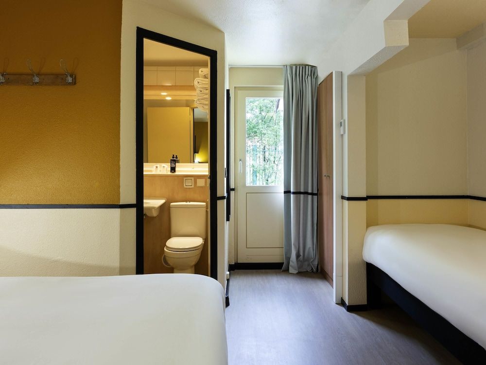 Bild von Zimmer, Mehrere Betten