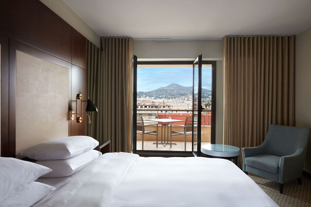 Bild von Zimmer, 1 King-Bett, Bergblick