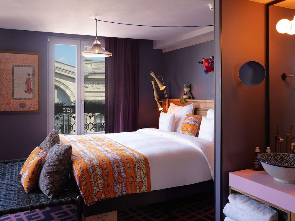 Bild von Extra Large with Balcony and Paris View