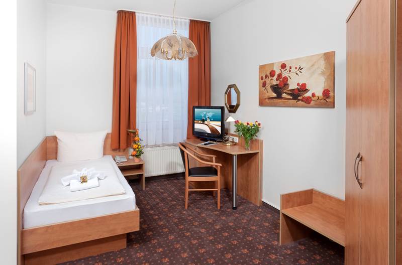 Hotel Maximilian in Weil am Rhein bei HotelSpecials.de Hotel Maximilian in Weil am Rhein bei HotelSpecials.de