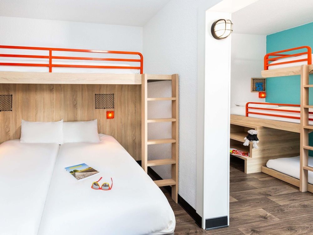 Bild von Zimmer, Mehrere Betten