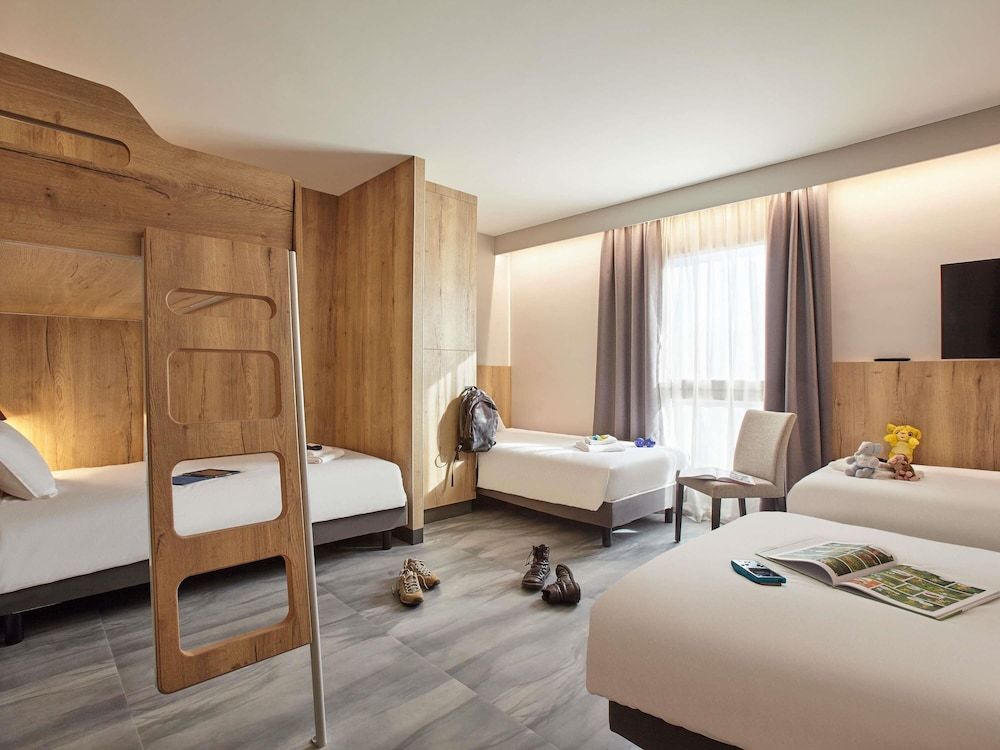 Bild von Zimmer, Mehrere Betten