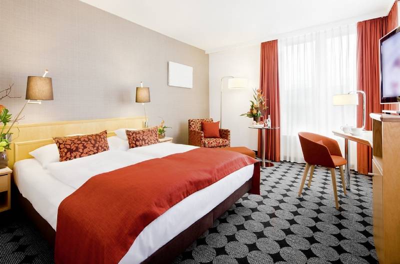 Mövenpick Hotel Nürnberg Flughafen Parken www.hotelspecials.de