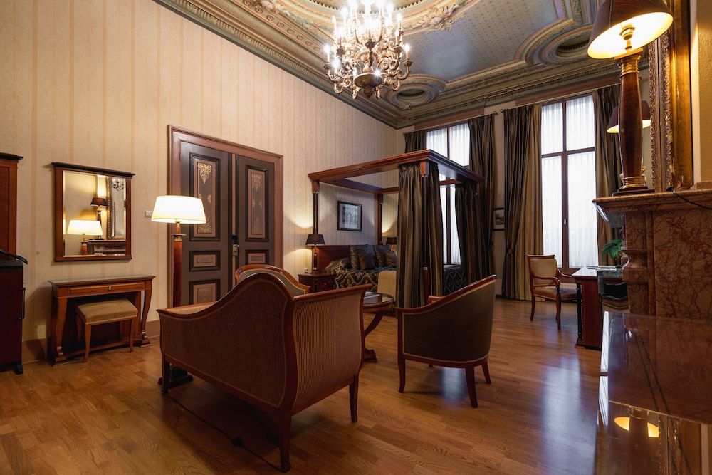 Grand Hotel en Résidence De Draak in Bergen op Zoom bei HotelSpecials.de