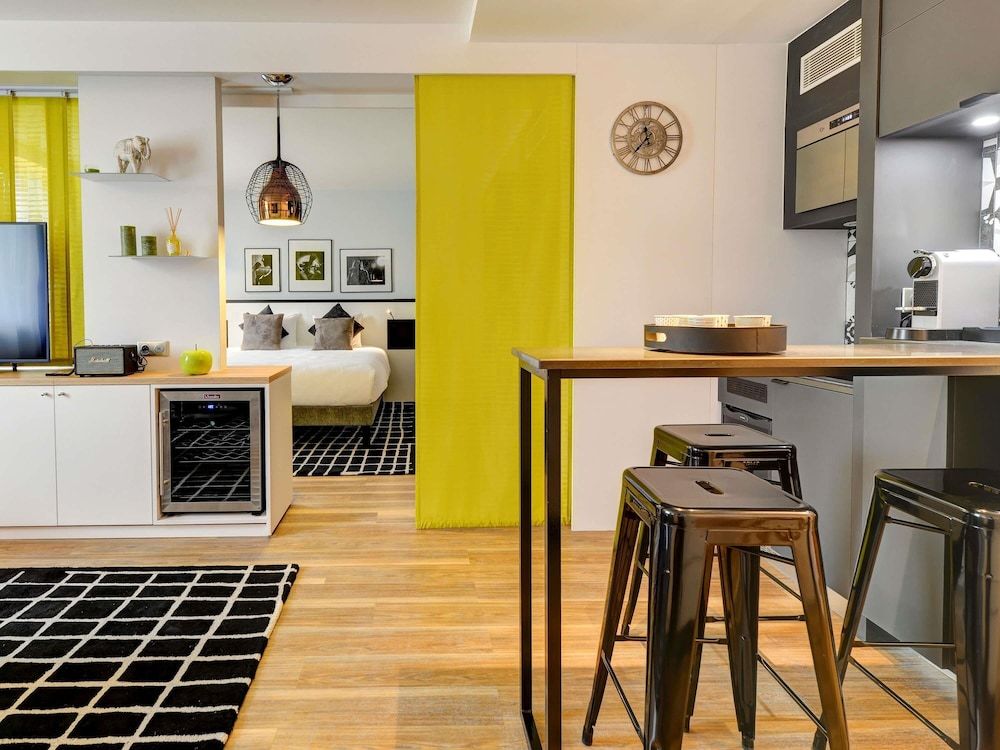 Bild von Superior-Apartment, 1 Doppelbett (View of Bercy Arena)