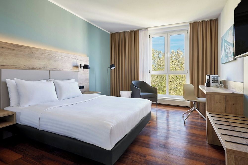 Bild von Business-Zimmer, 1 Queen-Bett, Blick auf den Innenhof