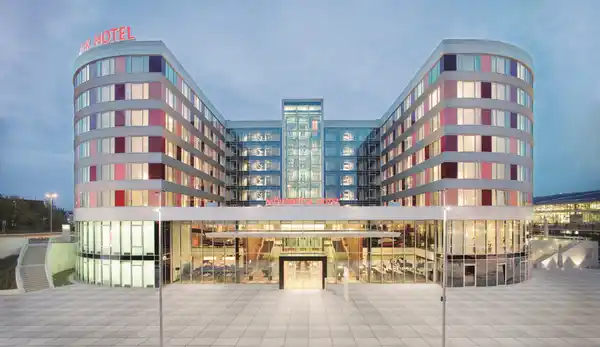 Mövenpick Hotel Stuttgart Airport - Sommer Sale - FRONT
