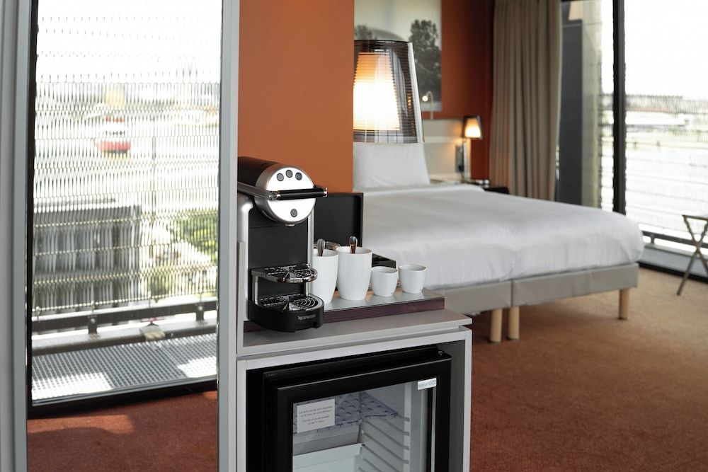 Bild von Zimmer, Eckzimmer (Bassins A Flot Vw)