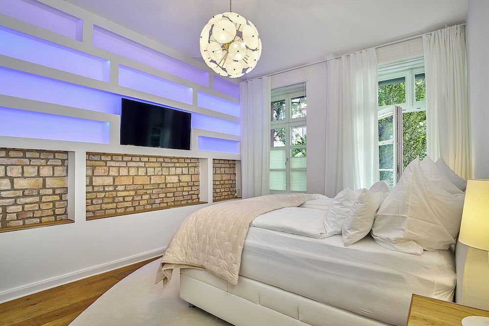 Bild von Grand Residence mit 2 Schlafzimmern, Wohn-/ Esszimmer und Küche