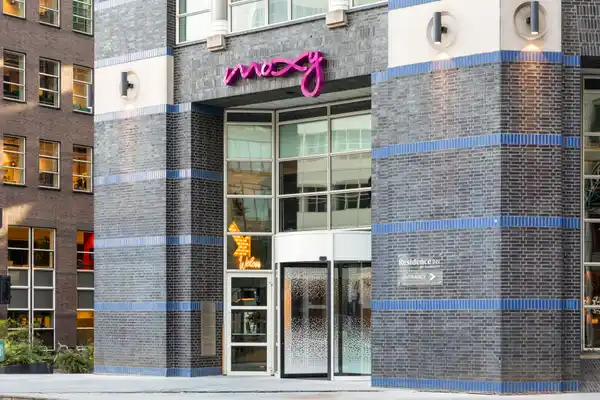 Moxy the Hague - Dinner Special light - FRONT