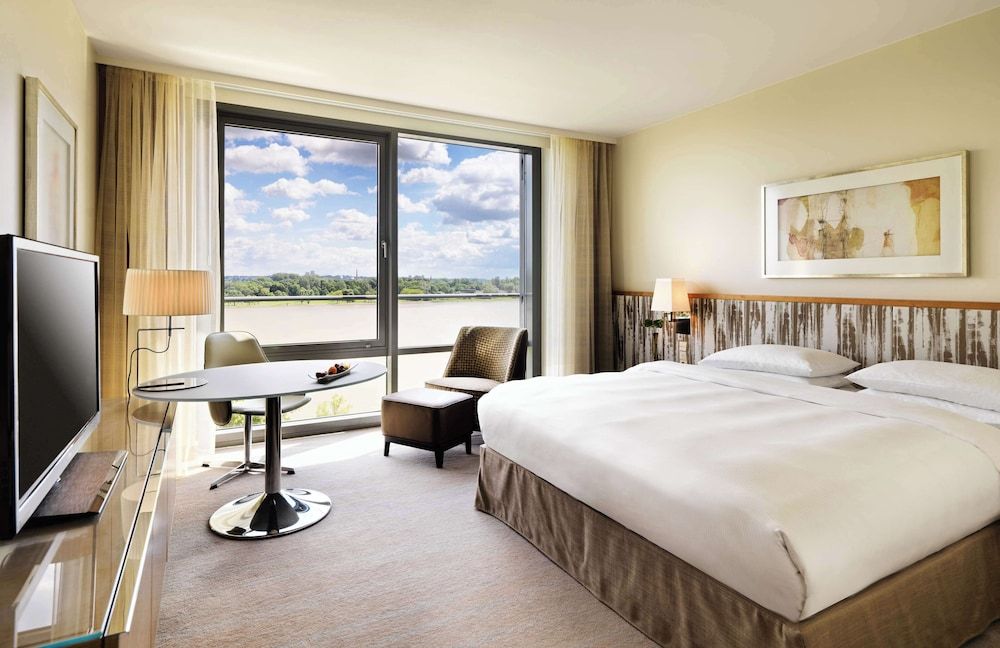 Bild von Club-Zimmer, 1 King-Bett, Zutritt zur Club Lounge, Flussblick