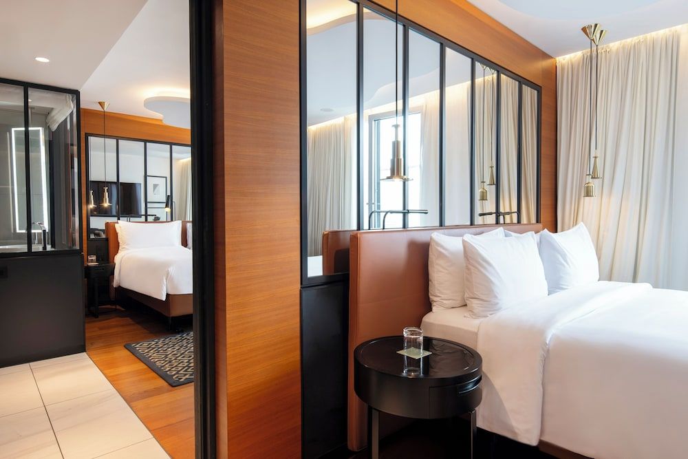 Bild von Familienzimmer, 1 Doppelbett, Blick auf den Innenhof