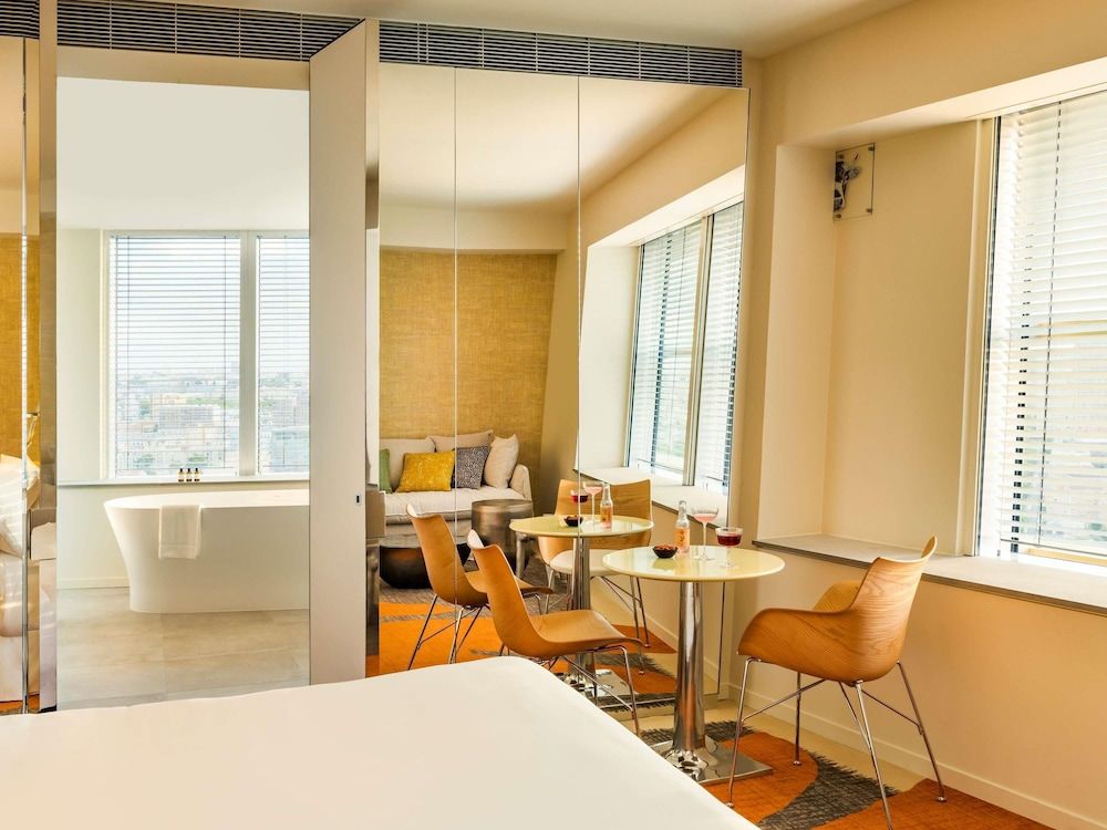 Bild von Junior-Suite, 1 King-Bett, Turm (Eiffel Tower panoramic bath, sunset)