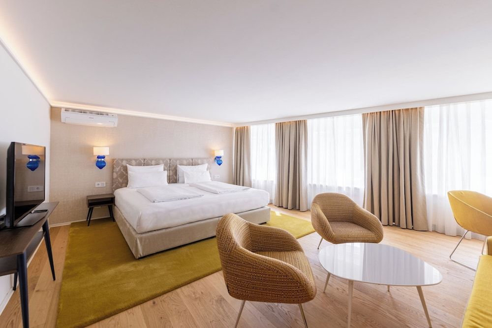 Bild von Suite mit freistehender Badewanne