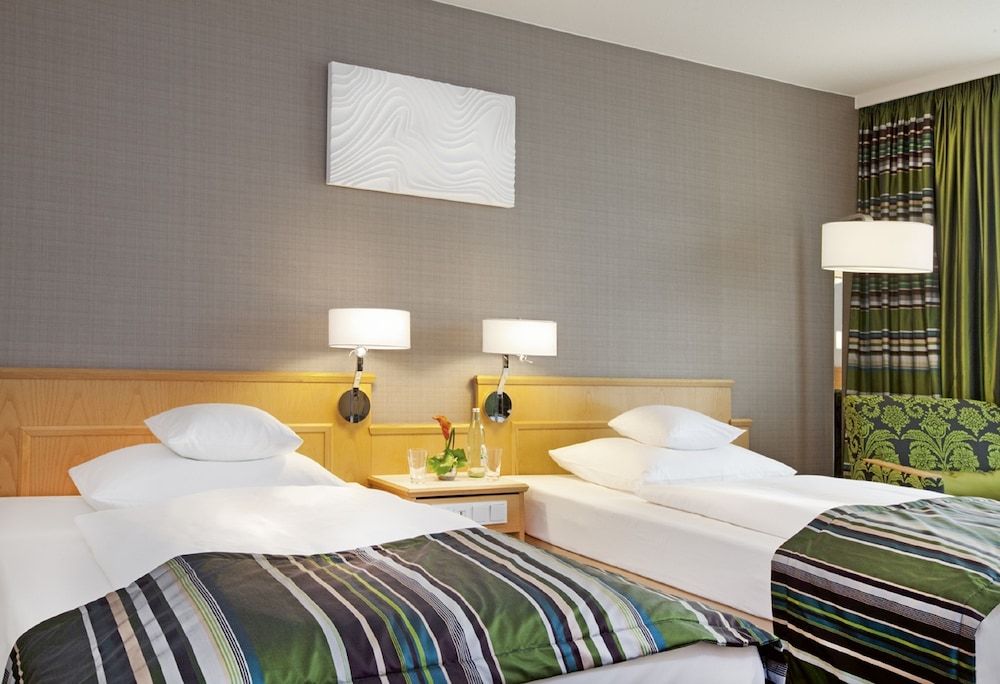 Mövenpick Hotel Nürnberg Airport Parken www.hotelspecials.de