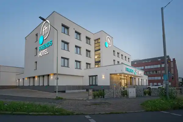 Friends Hotel Düsseldorf - Familien Special - FRONT