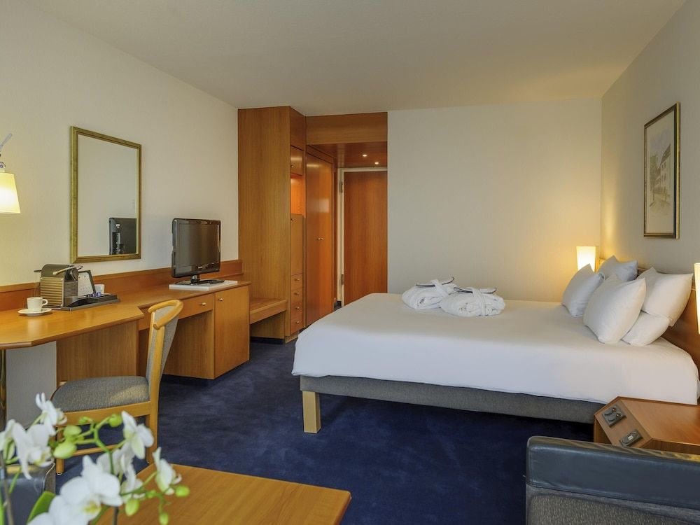 Bild von Zimmer, 1 Doppelbett und Schlafsofa, Balkon