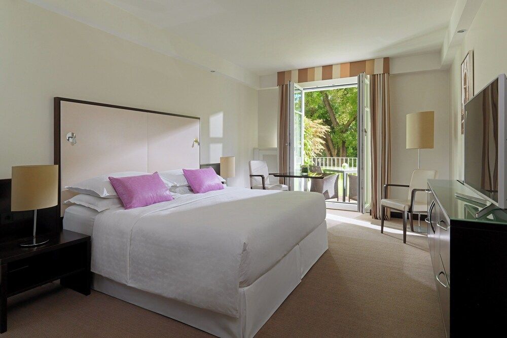 Bild von Zimmer, 1 King-Bett, Terrasse, Parkblick
