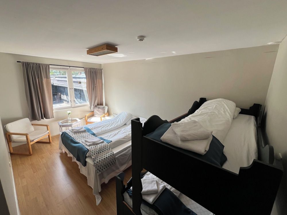 Bild von Familien-Vierbettzimmer, Mehrere Betten, mit Bad, Bergseite