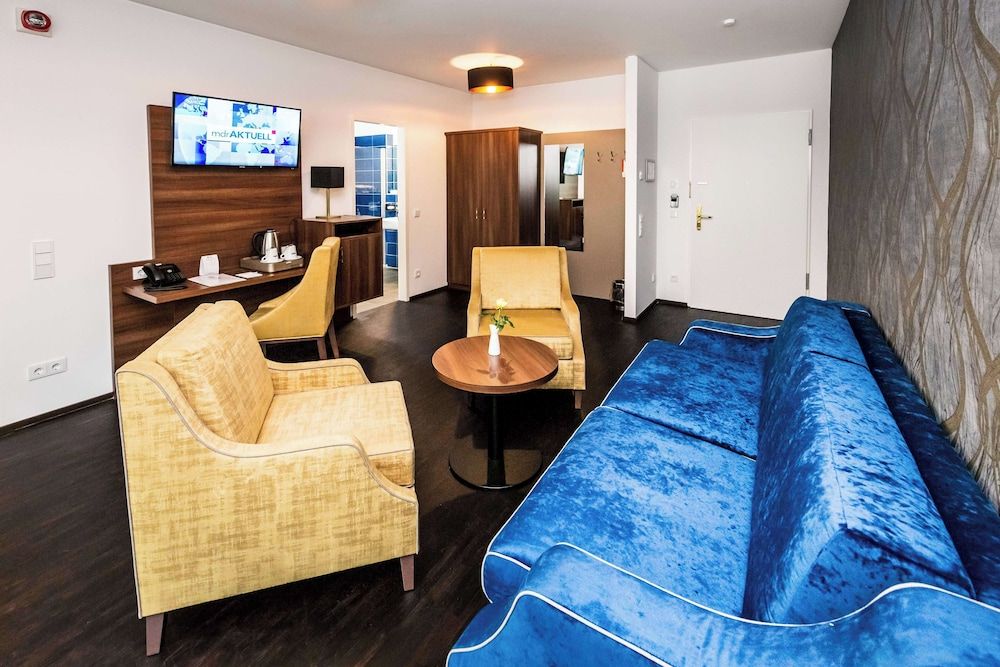 Bild von Standardzimmer, 1 Doppelbett, Balkon (Living Room;with Sofabed)